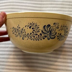 Vintage Style Pyrex Homestead Beige Bowl with Blue Floral Design